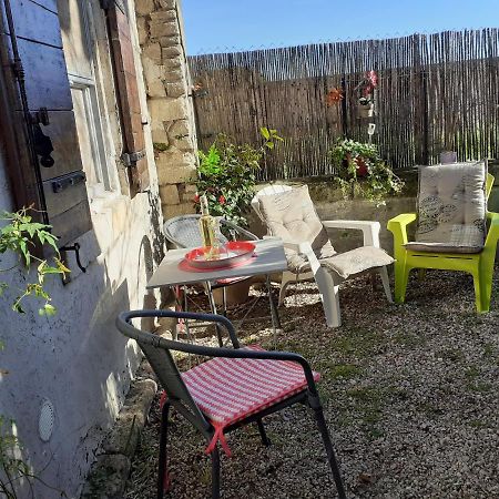 Petite Maison Dans La Campagne A 10 Mn A Pied Du Centre Ville Arles Exteriör bild