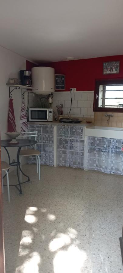 Petite Maison Dans La Campagne A 10 Mn A Pied Du Centre Ville Arles Exteriör bild